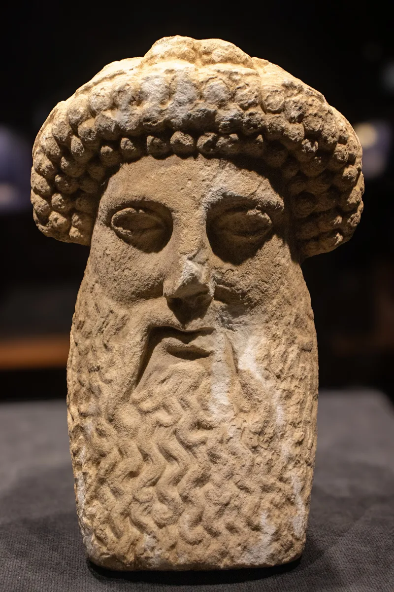 İzmir Arkeoloji Müzesi — археологический музей Измира